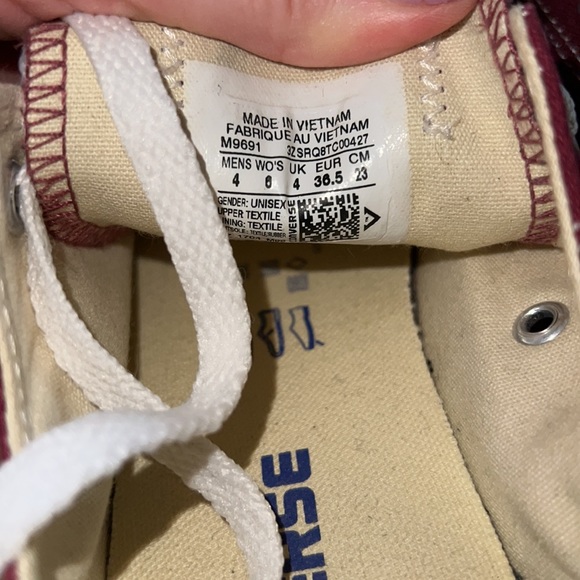 Maroon Converse size 6 - Picture 4 of 4